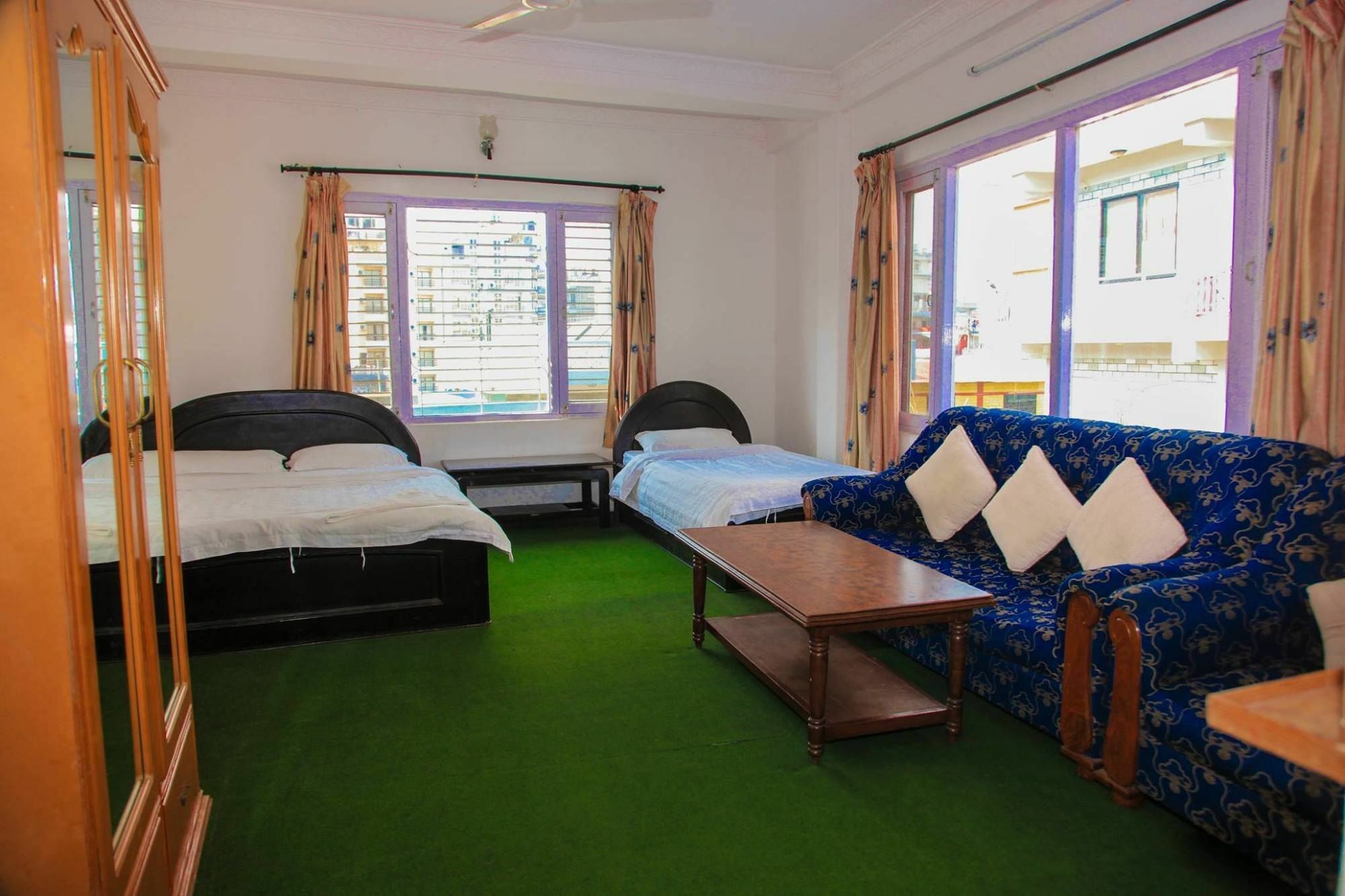 Giri Guest House Pokhara Exterior foto